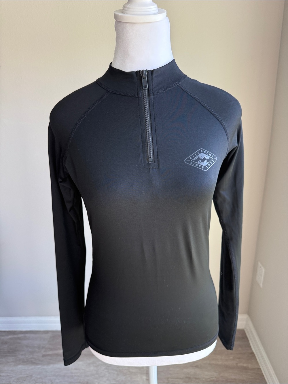 Billabong women’s black Long-Sleeve Half-Zip Performance Top